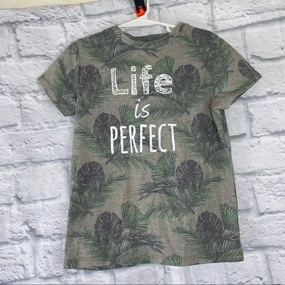 Rebel by primark life is perfect short sleeve crewneck T-shirt sz 5-6 boys